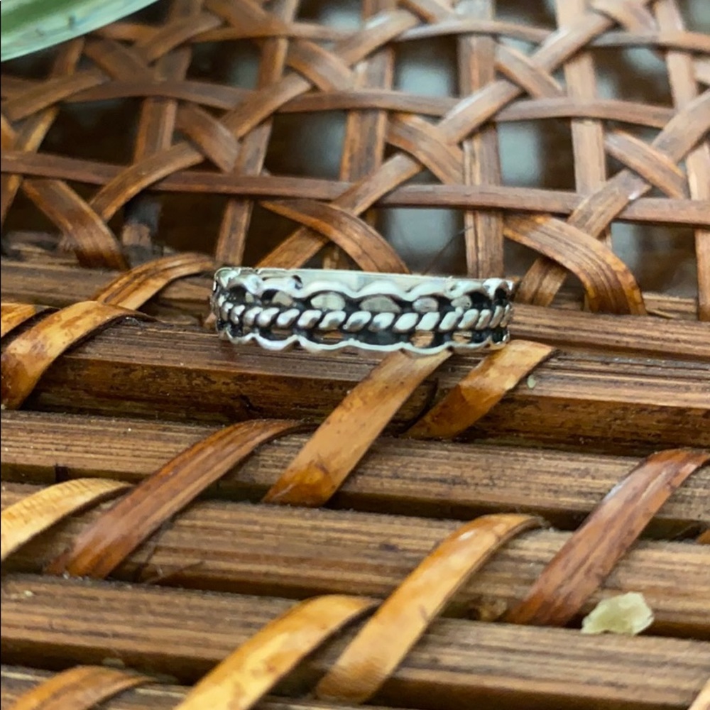 Women’s sterling silver ring